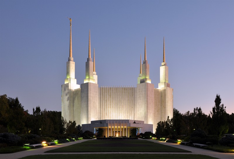 Washington LDS temple by Joe Ravi, Wikimedia Commons (CC BY-SA 3.0)