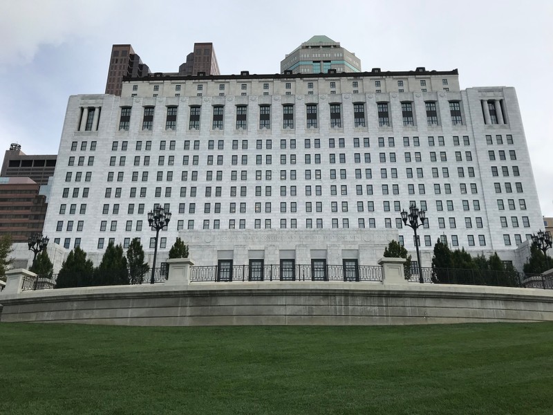 The western facade of the building tells the story of Ohio as part of the Northwest Territory and subsequently as the 17th state of the union. Inscriptions and symbols illustrate six attributes of good citizenship.