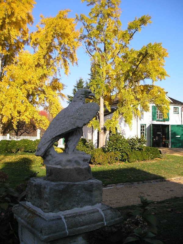  Eagle Statue