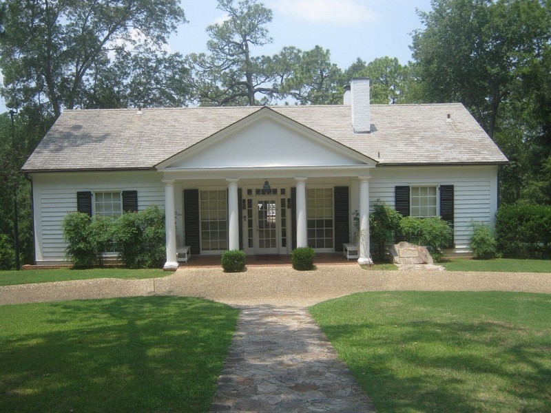 The front of the Little White House