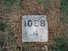 Stone monument noting that 4 dead soldiers, unknown, are buried in this plot