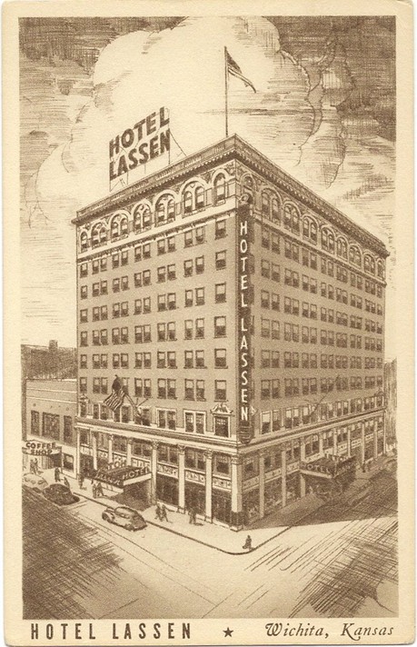 An old postcard of the hotel.