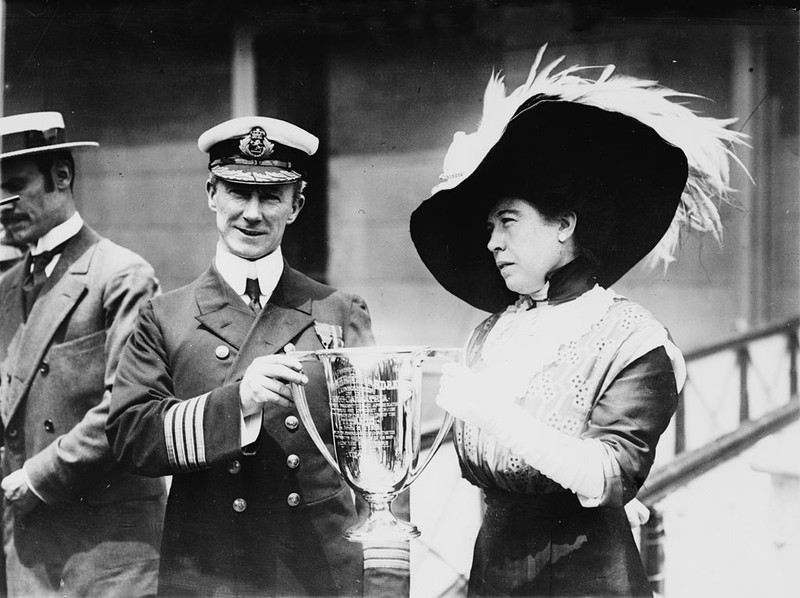 Margaret Brown awarding Captain Arthur Henry Rostron with a trophy for his efforts to rescue survivors of the Titanic