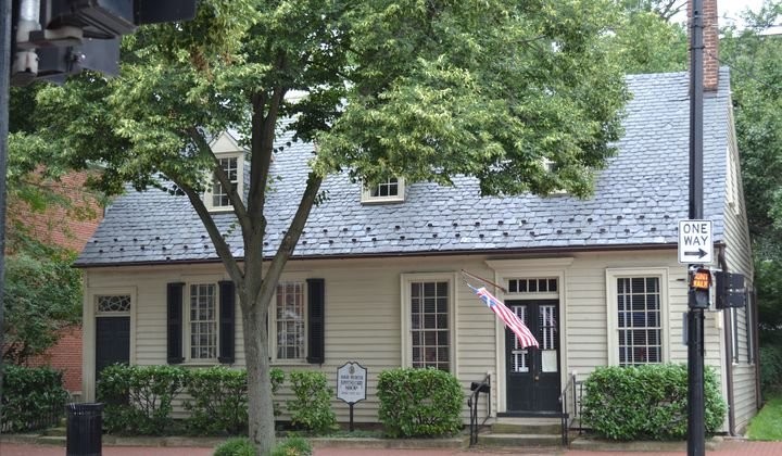 Hugh Mercer Apothecary Shop museum (image from Smithsonian Magazine)