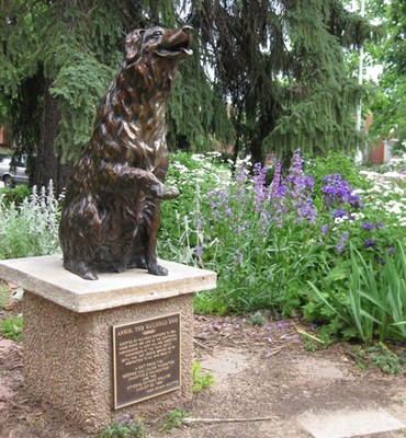 This statue to Annie is located in front of the public library