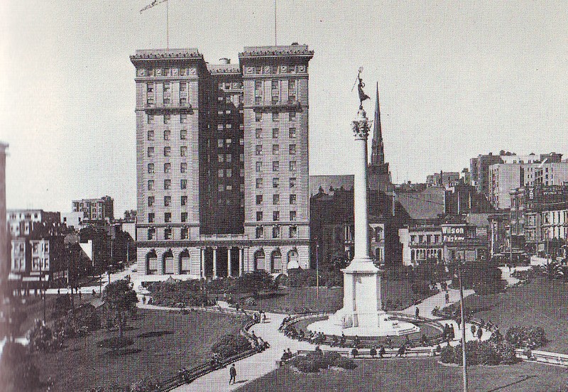 The monument with the St. Francis Hotel in 1904-two years prior to the earthquake