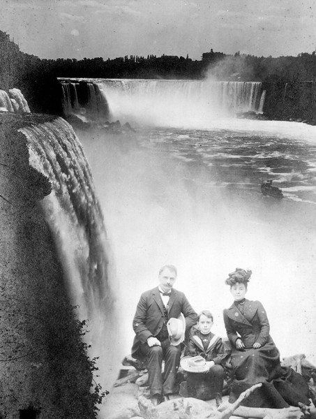 Jennings Family at Niagara Falls