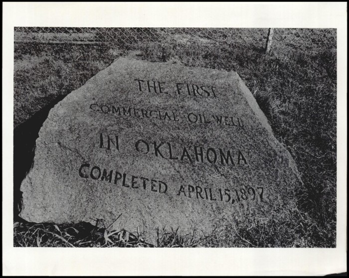 A historical marker that reads "The first commercial oil well in Oklahoma. Completed April 15, 1897."