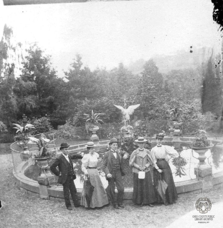 Visitors in front of a fountain, 1910.