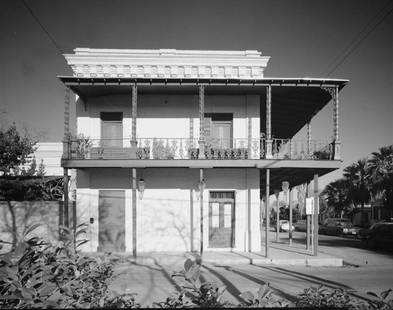 Southeast facade of Alonso store in 1979 photo by Bill Engdahl (HABS TX-3270)