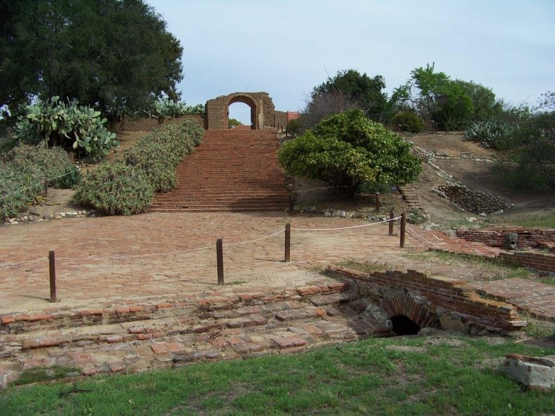 The outdoor lavanderia brought water to the courtyard via aqueducts. The elaborate system, which allowed women to wash clothes in charcoal-purified water, was excavated by archaeologists and students in the 1950s. Courtesy of Lets Go See It.