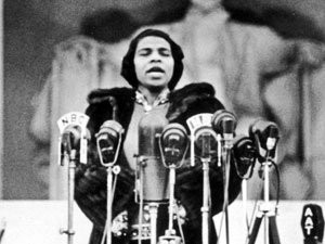 Marian Anderson sings at the Lincoln Memorial. Photo credit to npr.org.