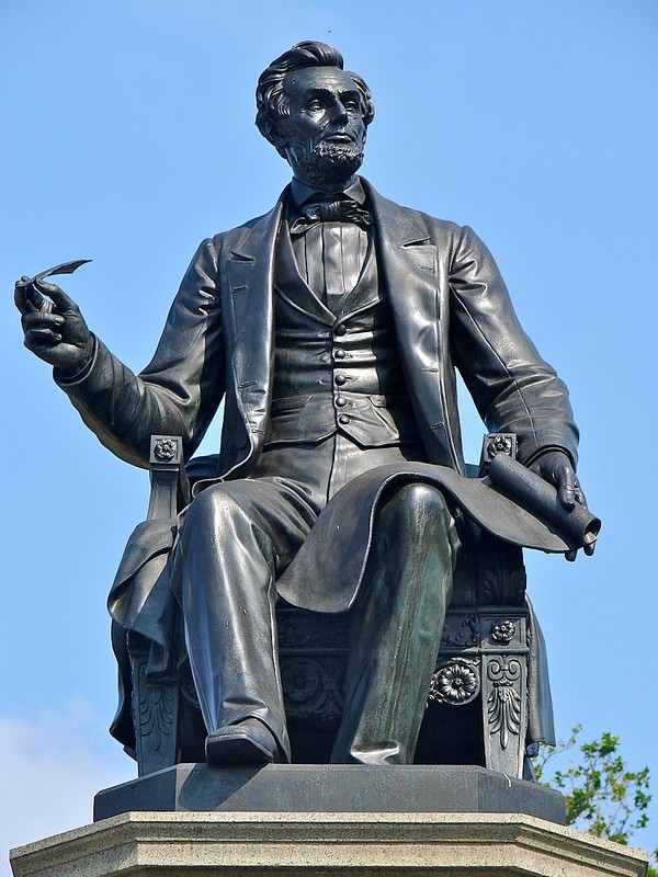 Statue of Abraham Lincoln