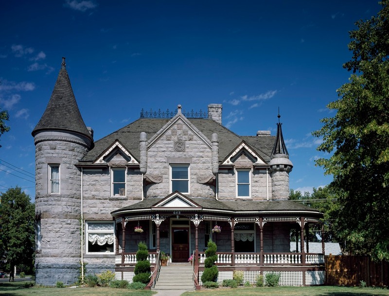 The Standrod House was built in 1902 by Drew and Emma Standrod, who were prominent figures in Pocatello during the early 20th century.