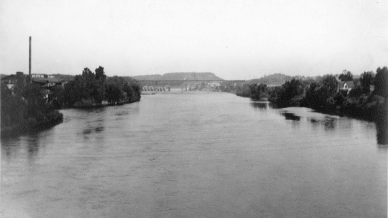 Chippewa River looking north from Madison Street Bridge (ca. 1900-1920)