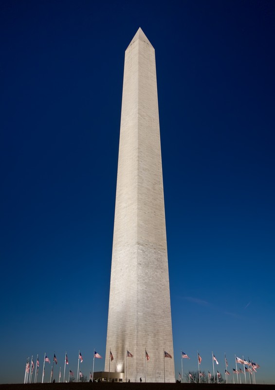 The monument prior to the addition of a security screening area. 