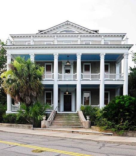 Home to three generations of the Elliot family before the Civil War, this former plantation is now a bed and breakfast. 