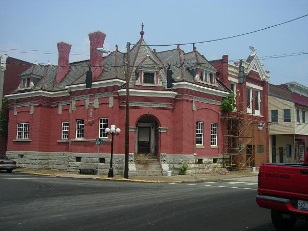 Catlettsburg National Bank was constructed in 1885 and demolished in 2014.