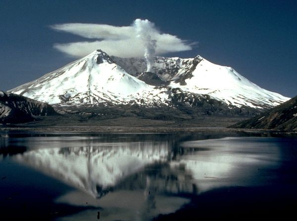 The eruption registered 5.1 on the Richter Scale and left this enormous crater.