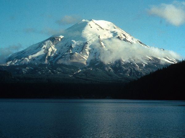 Mount St. Helens as it appeared before the 1980 eruption.