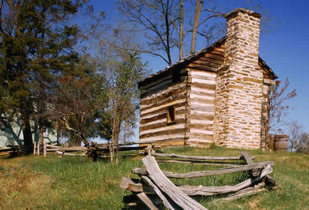 The park invites visitors to reflect upon the history of slavery as well as the life and legacy of Washington. This reconstructed kitchen is used in living history events.