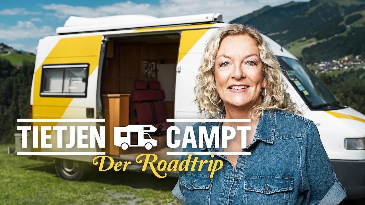 Cover von Tietjen campt – der Roadtrip: Bettina Tietjen vor einem gelb-weißen Wohnmobil.
