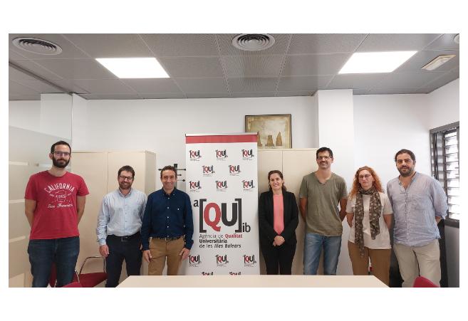 El secretari autonòmic d'Universitat, Recerca i Política Lingüística Miquel Àngel Sureda visita les instal·lacions de l'AQUIB