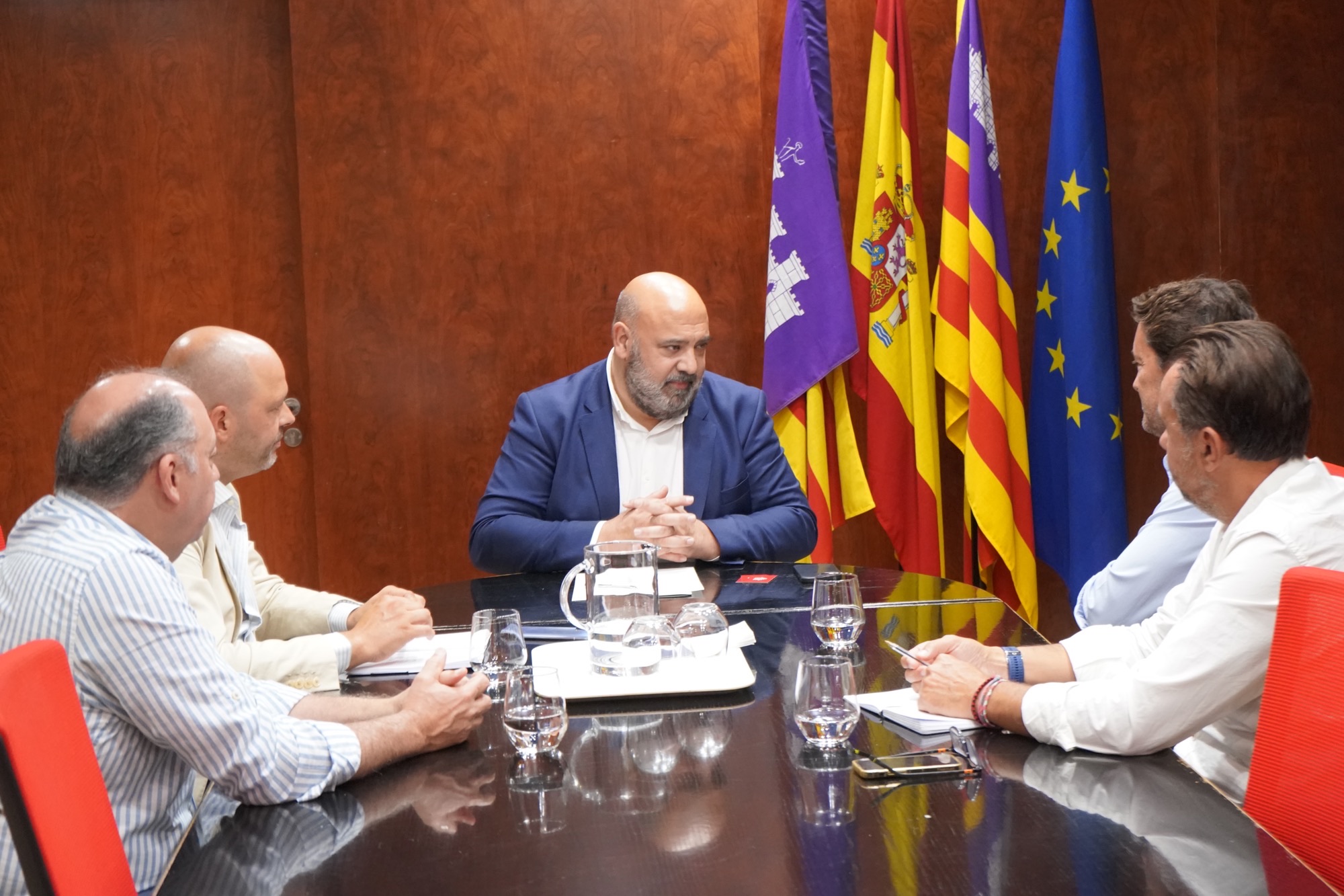 REUNIÓN EN EL AYUNTAMIENTO DE PALMA