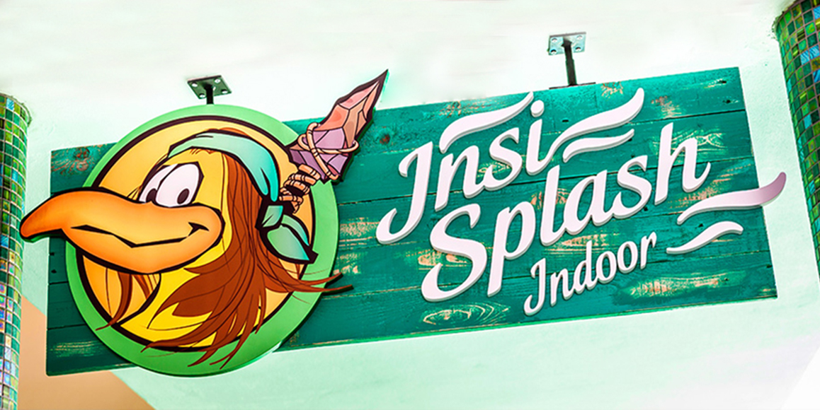 Rótulo de madera pintada con letras corpóreas y logotipo corpóreo impreso 