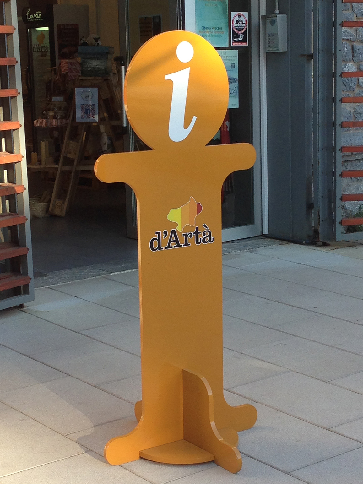 Tótem de información.