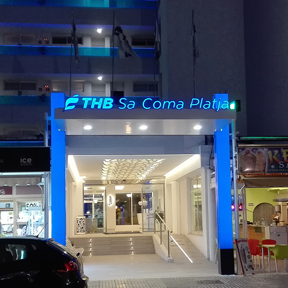 Corpóreas luminosas de aluminio y metacrilato. Portería luminosa de metacrilato