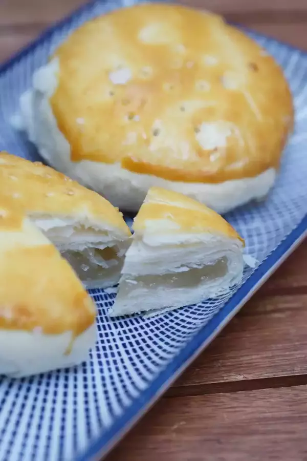 Wife cake served traditionally