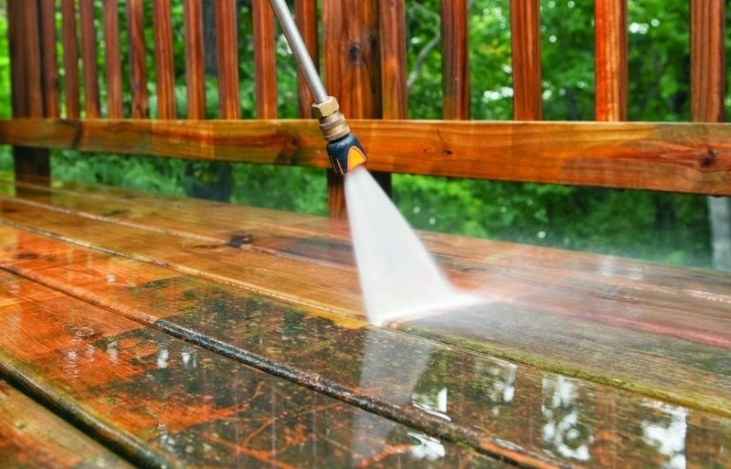 Choosing the Right Power Washing Service