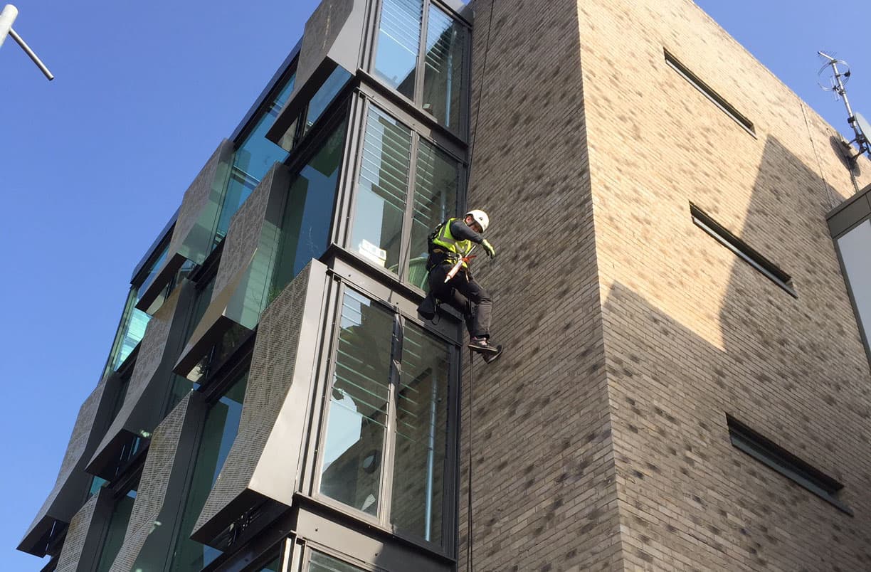 4 Simple Techniques For High Rise Window Cleaning