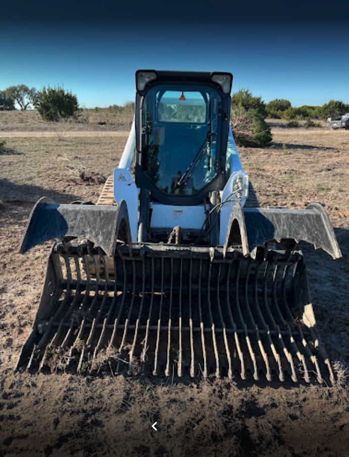 Melanie & Lloyd Hood - 2017 Bobcat T770