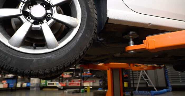 VW Polo 5 Limousine 1.4 2011 Federn wechseln: Kostenfreie Reparaturwegleitungen