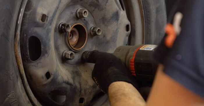Wie kompliziert ist es, selbst zu reparieren: Bremsbeläge am Polo 9n 1.4 16V 2007 ersetzen – Laden Sie sich illustrierte Wegleitungen herunter