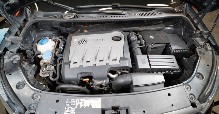 Kaip pakeisti Lemputė, priekinis žibintas la VW Touran 1T3 2010 - nemokamos PDF ir vaizdo pamokos