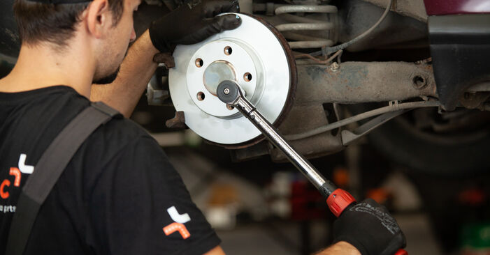 AUDI A3 1.6 Wheel Bearing replacement: online guides and video tutorials