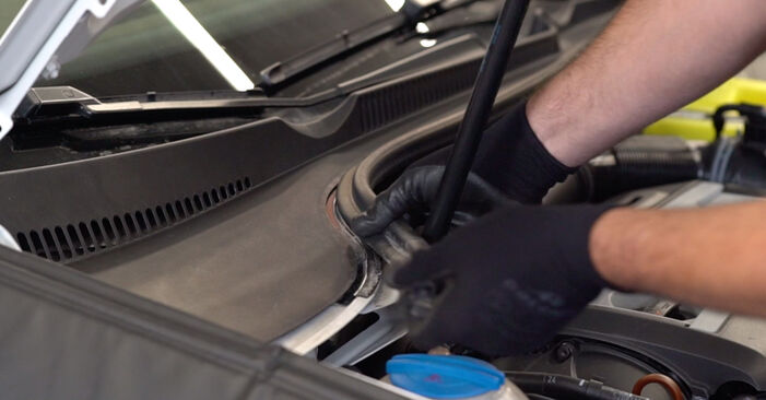 Sostituendo Supporto Ammortizzatore su VW Golf 6 2012 1.6 TDI da solo