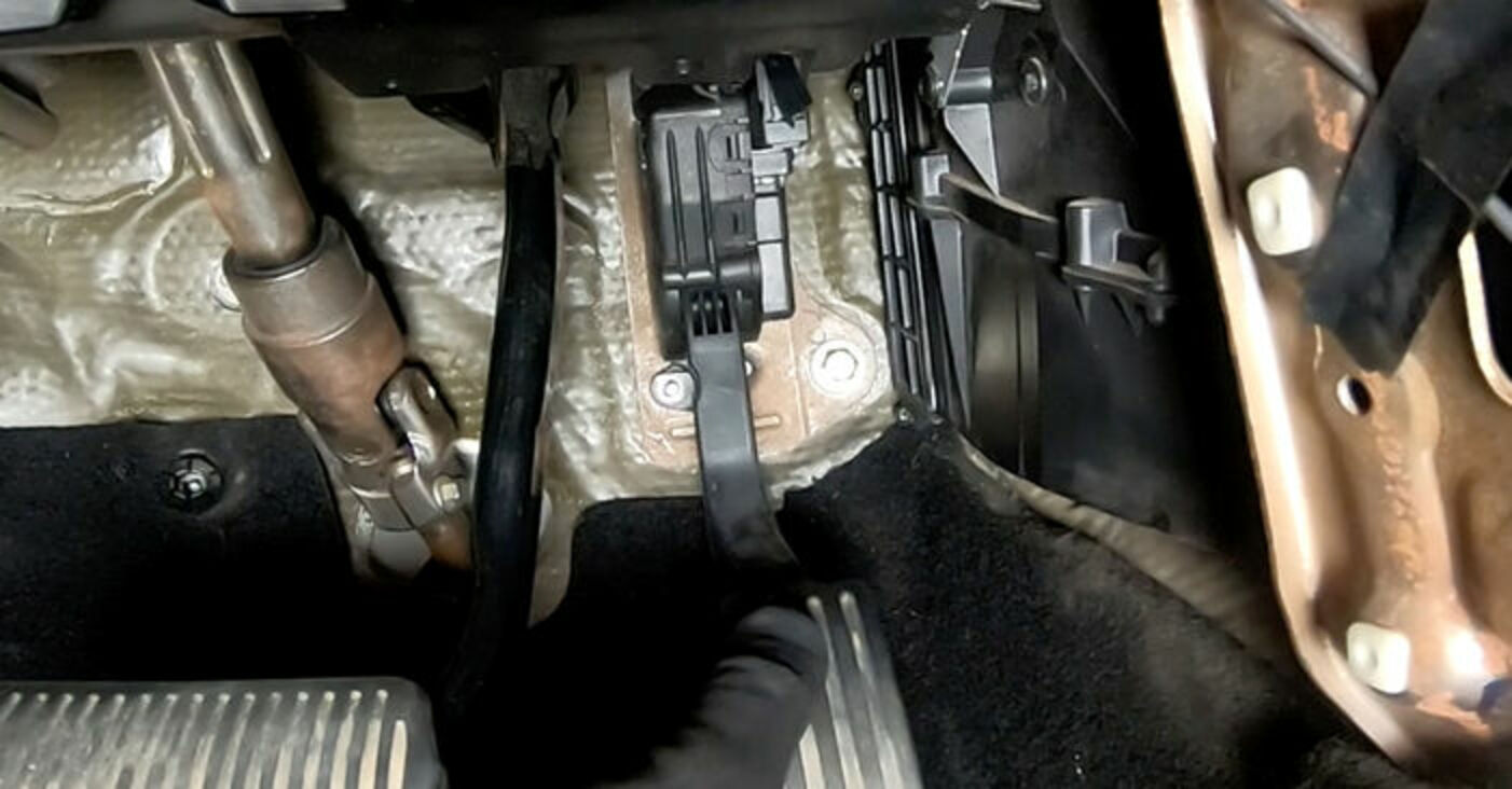 Jak vyměnit kabinovy filtr na Ford Focus MK2 návod k výměně