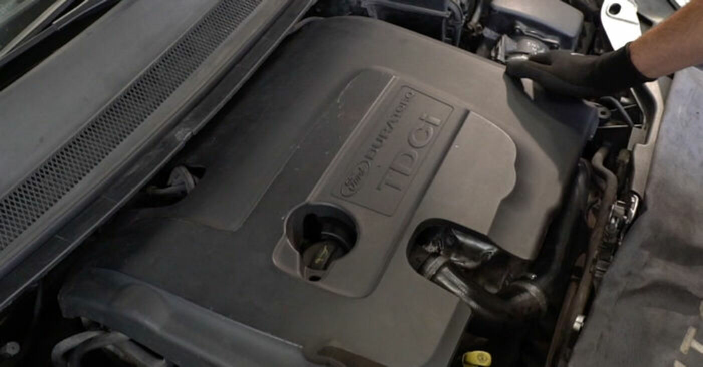 Jak vyměnit palivový filtr na Ford Focus MK2 návod k výměně