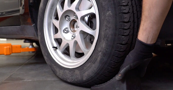 Domlager Ihres Ford Focus mk2 Limousine 1.6 TDCi 2013 selbst Wechsel - Gratis Tutorial