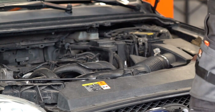 Wie Bremsscheiben Ford Focus mk2 Limousine 1.6 TDCi 2005 tauschen - Kostenlose PDF- und Videoanleitungen