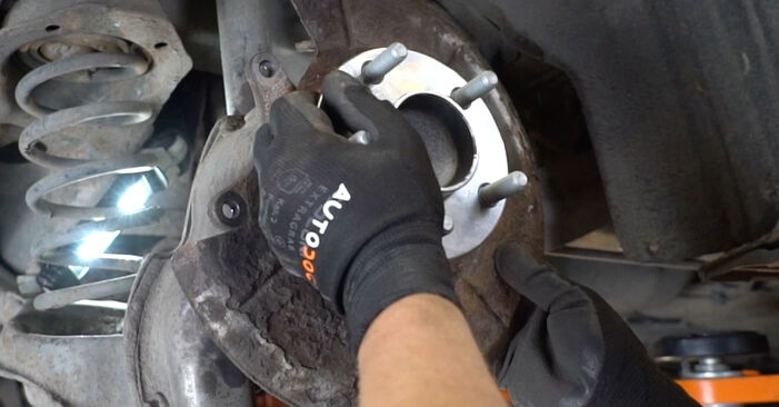 Wie problematisch ist es, selber zu reparieren: Radlager beim Ford Focus mk2 Limousine 1.4 2011 auswechseln – Downloaden Sie sich bebilderte Tutorials