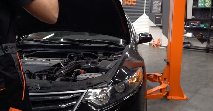 Hvordan skifte Bremseskiver på Honda Accord VIII CU 2008 – gratis PDF- og videoveiledninger