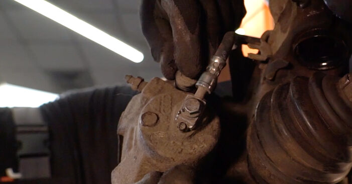 Bremsscheiben beim SKODA FABIA 1.9 TDI 2007 selber erneuern - DIY-Manual