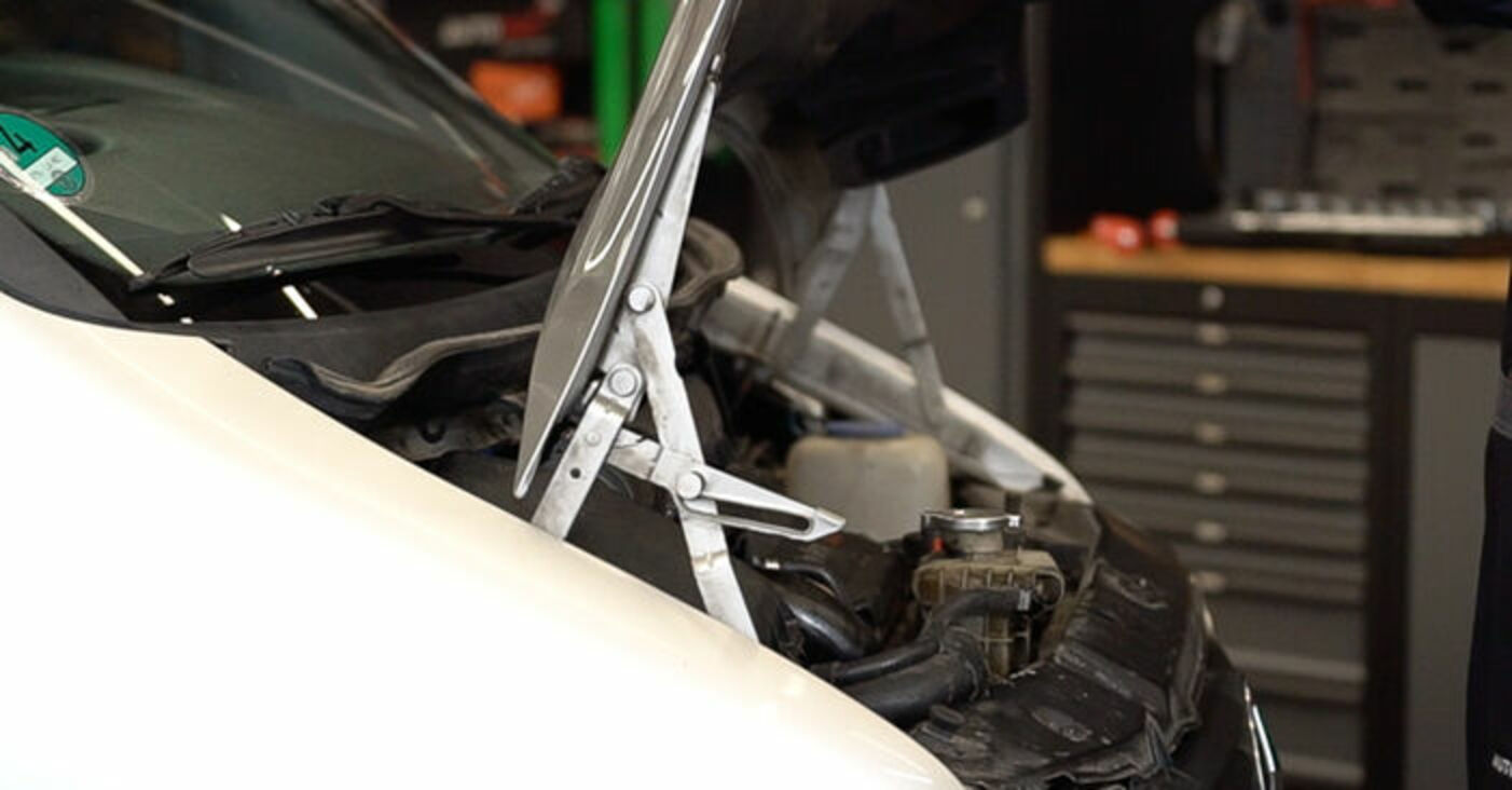 How to change headlights on Mercedes Vito W638 replacement guide