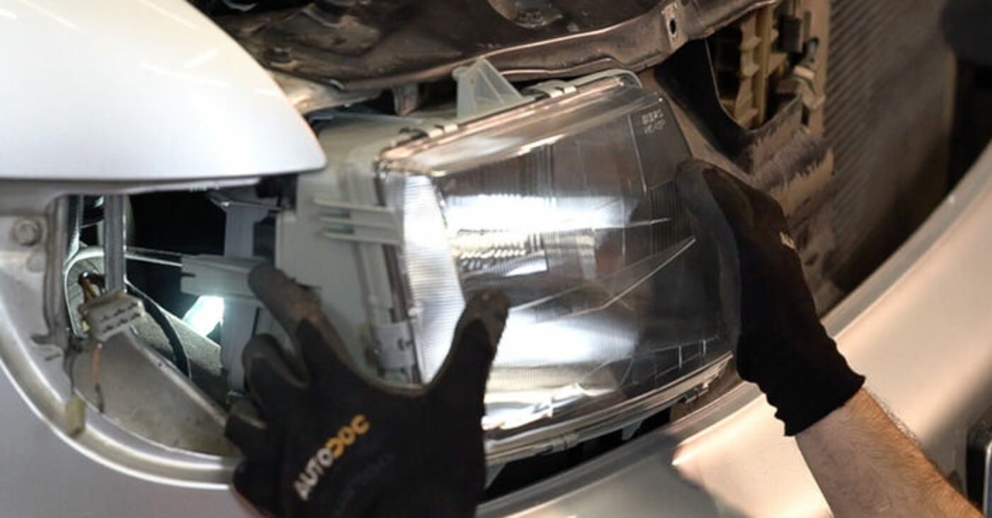 How to change headlights on Mercedes Vito W638 replacement guide