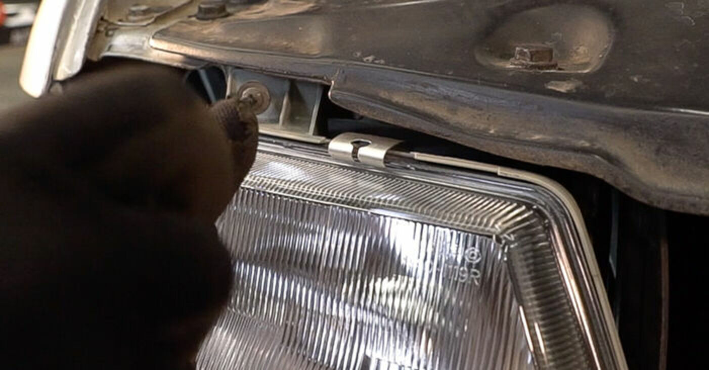 How to change headlights on Mercedes Vito W638 replacement guide